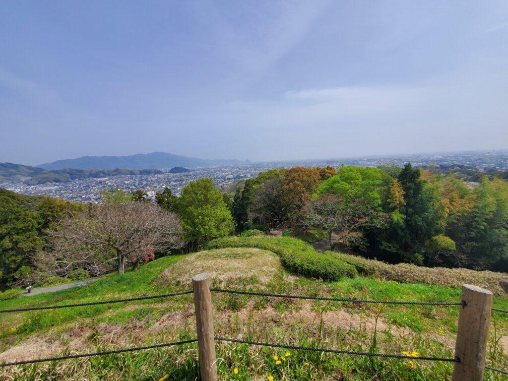 蓮花寺池公園、若王子古墳群展望台からの景色、天気が良ければ駿河湾・伊豆半島が見えます。